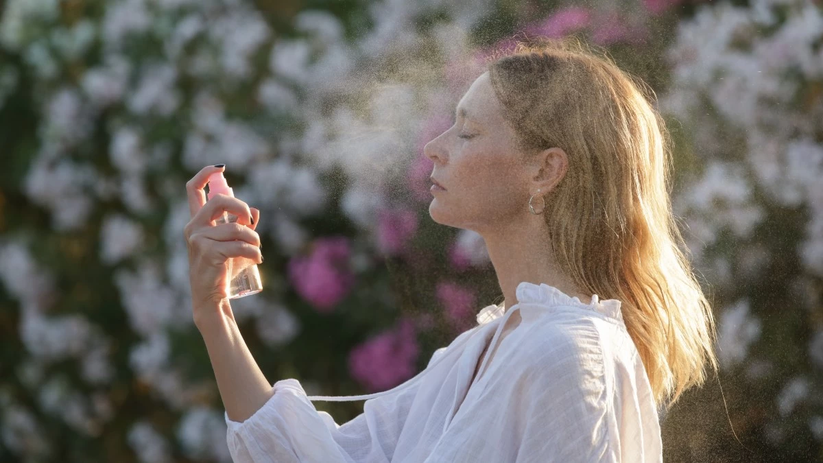 Αυτό το ενυδατικό σπρέι φαρμακείου- κοστίζει κάτω από 7 ευρώ- θα περιποιηθεί τέλεια την επιδερμίδα σου με ένα μόνο ψέκασμα!