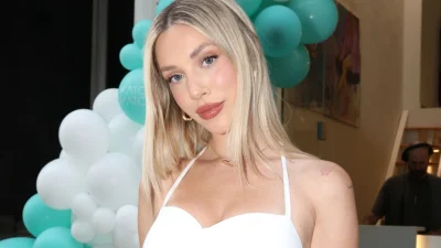 Γαρυφαλλιά Καληφώνη: Ποζάρει με μαύρο μικροσκοπικό μπικίνι - ''Πανικός'' με τις πόζες και το αψεγάδιαστο σώμα της