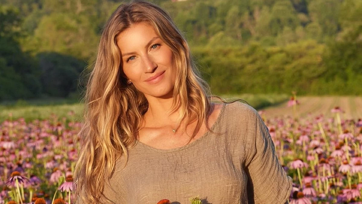 Έχεις ξηρά & αφυδατωμένα μαλλιά; Με αυτούς τους 5 απλούς τρόπους θα τα ενυδατώσεις & θα επαναφέρεις τη λάμψη τους!