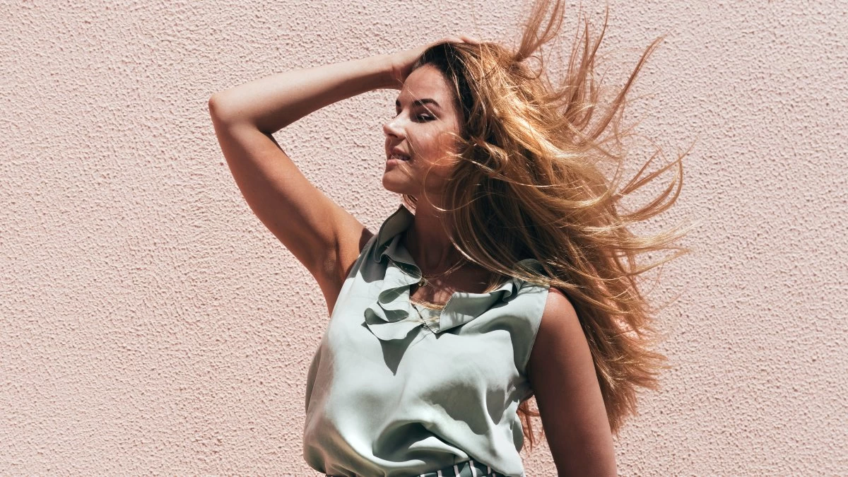 8 έξυπνα & γρήγορα beauty hacks για να προσθέσεις όγκο στα μαλλιά σου!