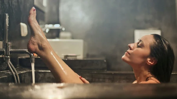 Αποτρίχωση στο σπίτι: Δες τα πιο χρήσιμα tips για να την κάνεις πιο ανώδυνη χωρίς ίχνος ερεθισμού!