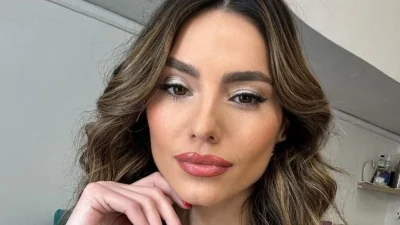 Ηλιάνα Παπαγεωργίου: Την είχαν βάλει στη μέση και την αποθέωναν - Ο ξέφρενος χορός σε πάρτι στην Ίμπιζα με διχτυωτό μεταλλικό φόρεμα