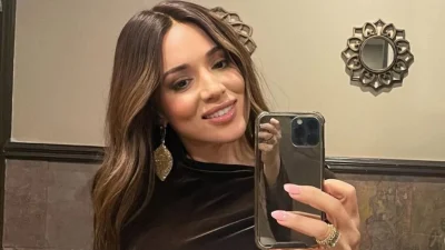 Καλομοίρα: Με γαλανόλευκο φόρεμα στην αγκαλιά της πεθεράς της - Πάσχα στο εντυπωσιακό σπίτι του συζύγου της, Γιώργου Μπούσαλη