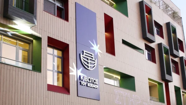 Πάτερ Αντώνιος: Ξεκίνησε η δίκη για την κακοποίηση παιδιών της Κιβωτού - «Ξυλοκοπήθηκαν και μετά υποχρεώνονταν να γονατίζουν για να...»