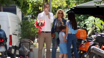 Κώστας Μπακογιάννης – Σία Κοσιώνη: Σπάνια οικογενειακή έξοδος με τον γιο τους Δήμο και την κόρη του, Δανάη