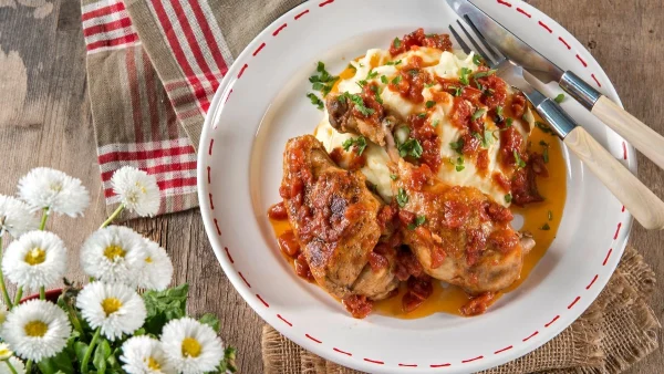 Κοτόπουλο ινούμιντο με κρασί και πουρέ - Πως να φτιάξεις μόνη σου σπίτι την Ιταλική αυτή συνταγή