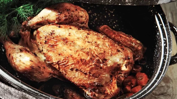 Το πιο τραγανό ψητό κοτόπουλο στο φούρνο - Το μυστικό της Αργυρώς για να βγει ζουμερό μέσα και ξεροψημένο έξω