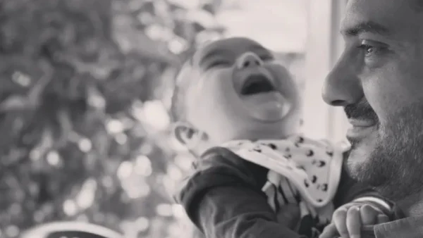 Λεωνίδας Κουτσόπουλος: Στιγμές ευτυχίας με τον γιο του, Κίμωνα - Τι συνέβη στους διαδρόμους του STAR