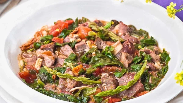 Μαγερίτσα κοκκινιστή: Η παραδοσιακή σούπα του Μεγάλου Σαββάτου αλλιώς