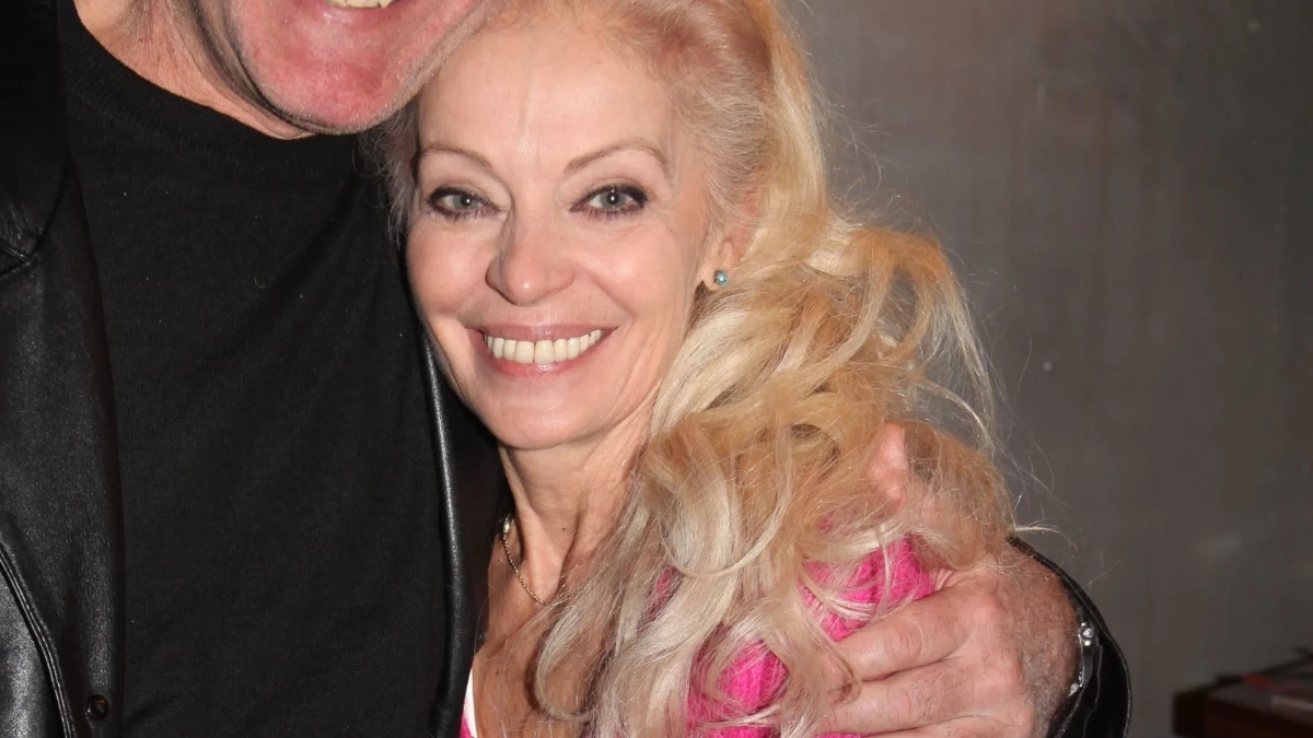 Μαρία Αλιφέρη: Παραμένει κομψή με ξανθά μαλλιά & λυγερό κορμί - Σπάνια δημόσια εμφάνιση στα 74 της χρόνια