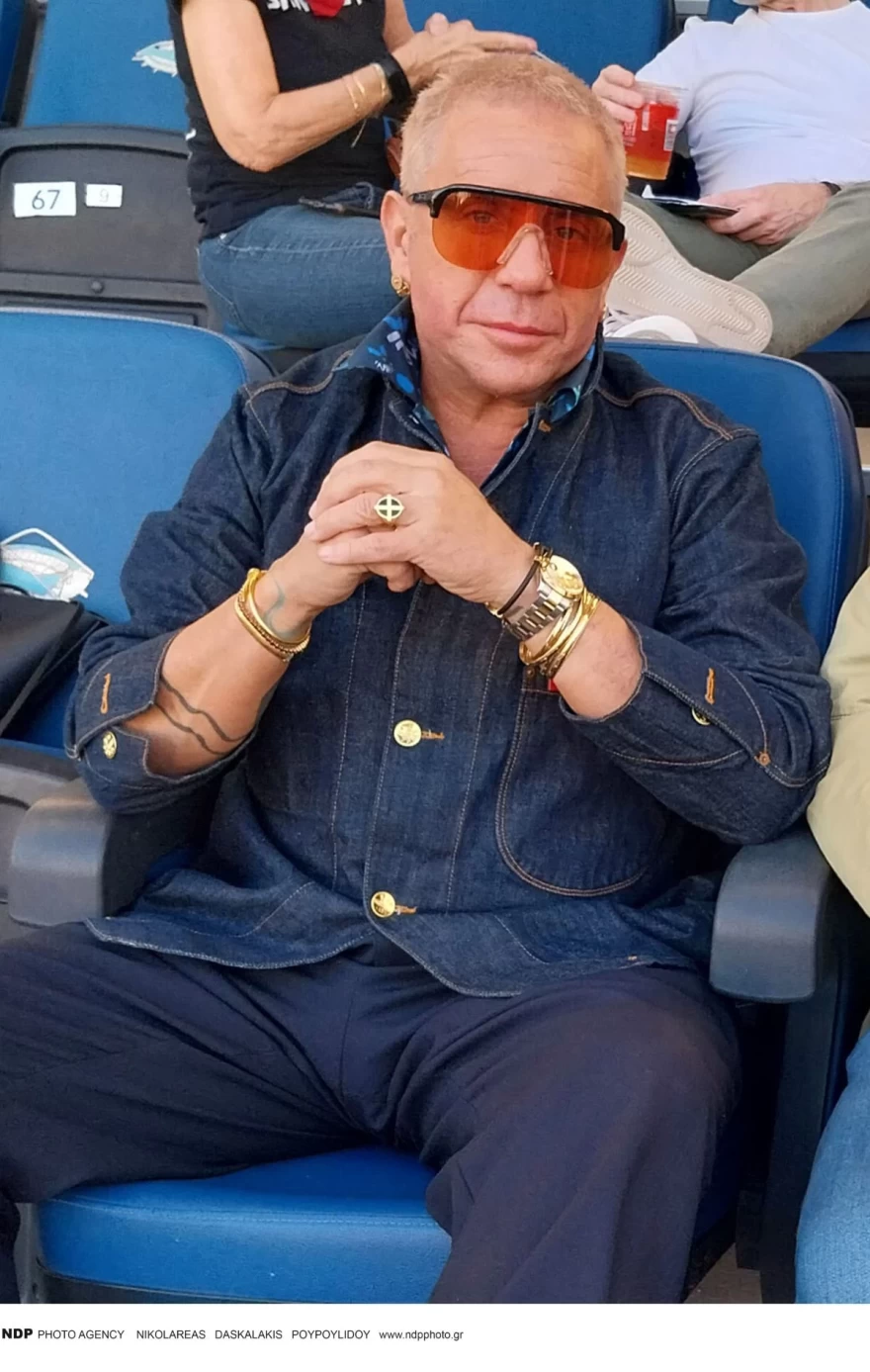 Γιώργος Μαζωνάκης - Έξοδος