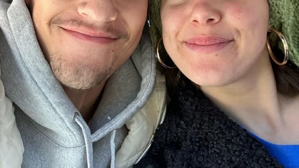 Σταρ από το Stranger Things παντρεύτηκε τον γιο του Bon Jovi! Η μυστική τελετή και οι ευλογίες των γονιών τους