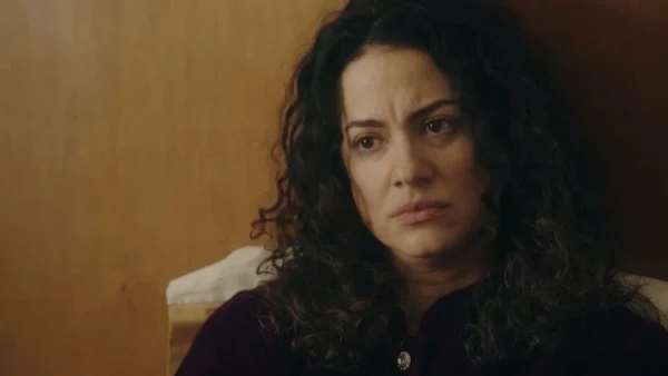 Το Ναυάγιο: Η Στέλλα μένει ξανά έγκυος - Μαθαίνει πως το παιδί της είναι της Ειρήνης