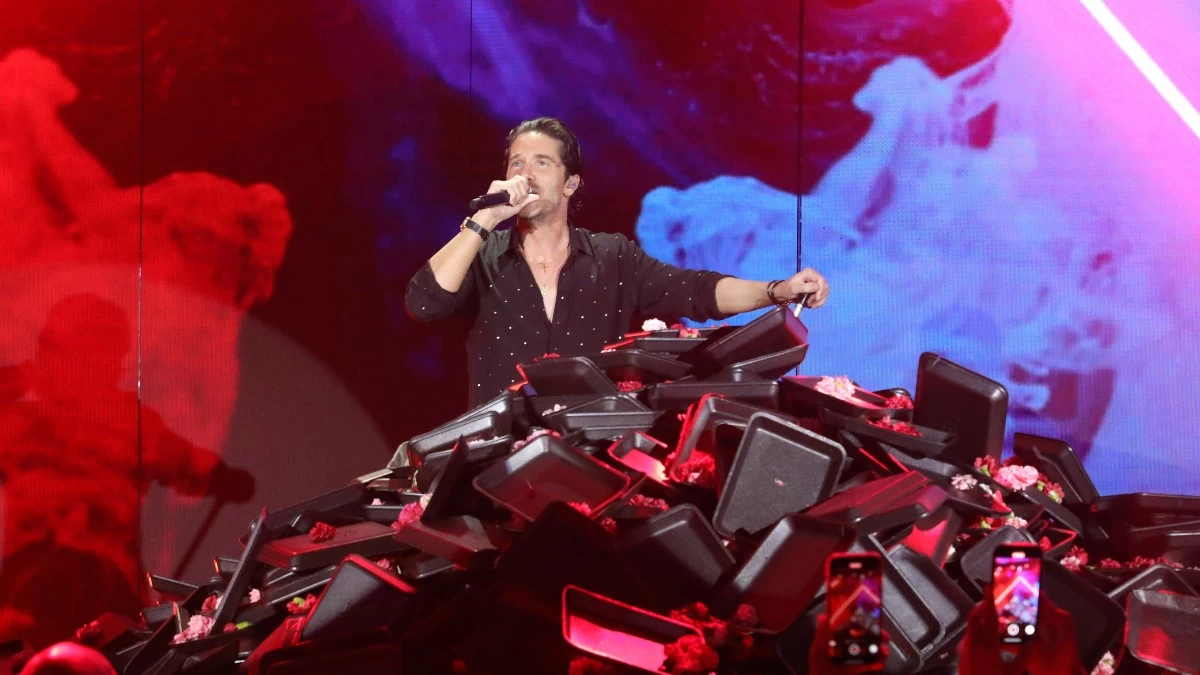 Νίκος Οικονομόπουλος - Θύμα διαδικτυακής απάτης ο τραγουδιστής