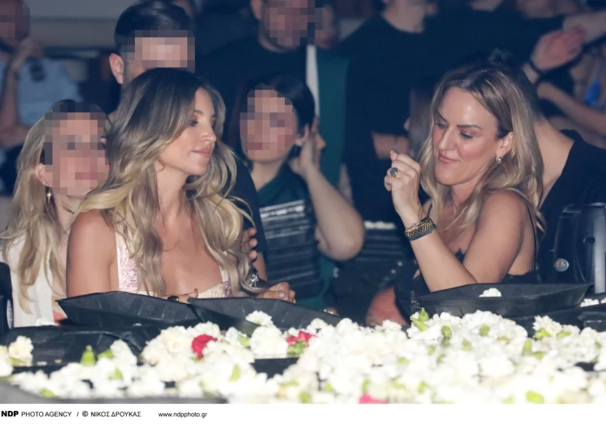 Αθηνά Οικονομάκου - Μπουζούκια - Χορός