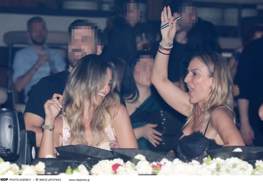 Αθηνά Οικονομάκου - Μπουζούκια