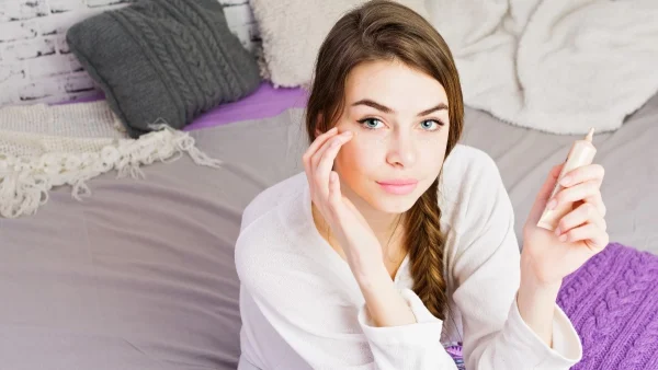 Ombré concealer: Βρήκαμε τo πιο εύκολο beauty hack του TikTok για ξεκούραστο & φωτεινό βλέμμα!