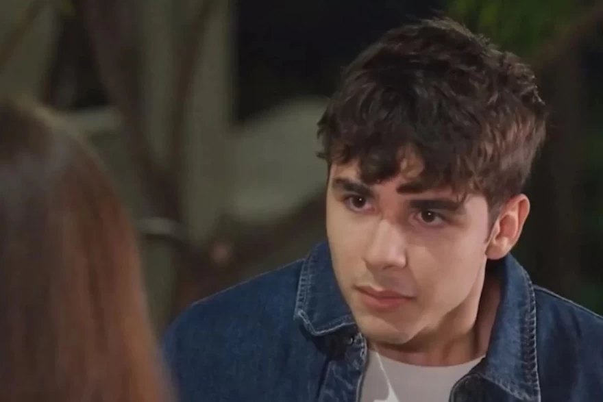 Γη της ελιάς: Ο Παρασκευάς τρέμει τον Δημοσθένη