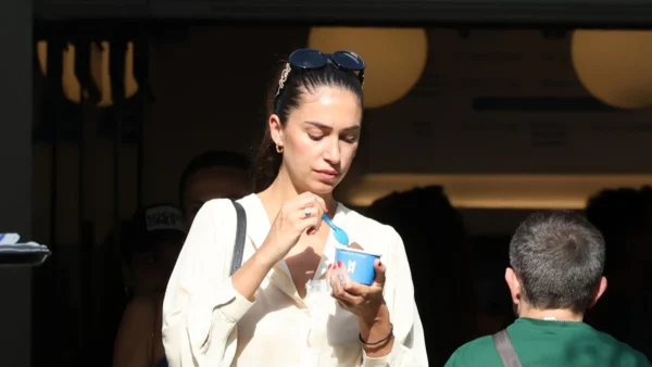 Άννα Πρέλεβιτς: Βόλτα με την αδερφή της και την εντυπωσιακή μητέρα της, Νεβένα Μαριάνοβιτς - Μοιάζουν από την κορυφή ως τα νύχια