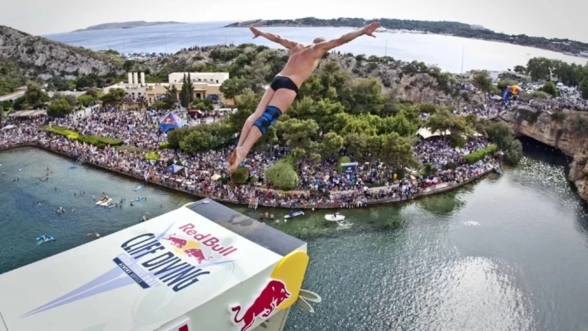 Σούπερ διαγωνισμός: 5 τυχεροί θα κερδίσουν από 1 διπλό εισιτήριο για το Red Bull Cliff Diving