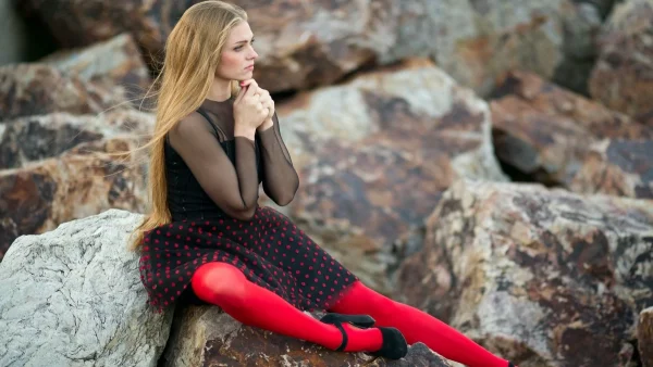 Αυτά τα 7 χρώματα δείχνουν απίστευτα κομψά με κόκκινο