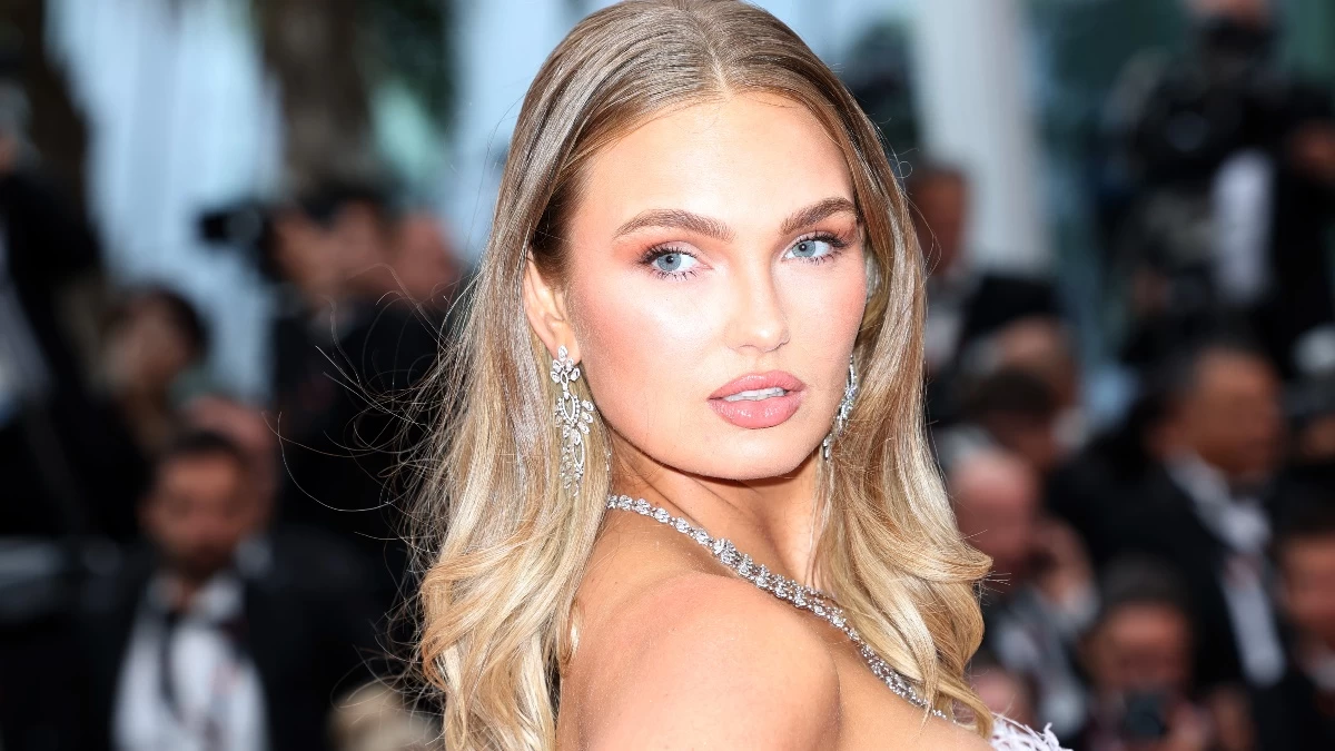 Φεστιβάλ Καννών 2024: Το Old Hollywood Glam look της Romee Strijd ξεχώρισε στο κόκκινο χαλί!