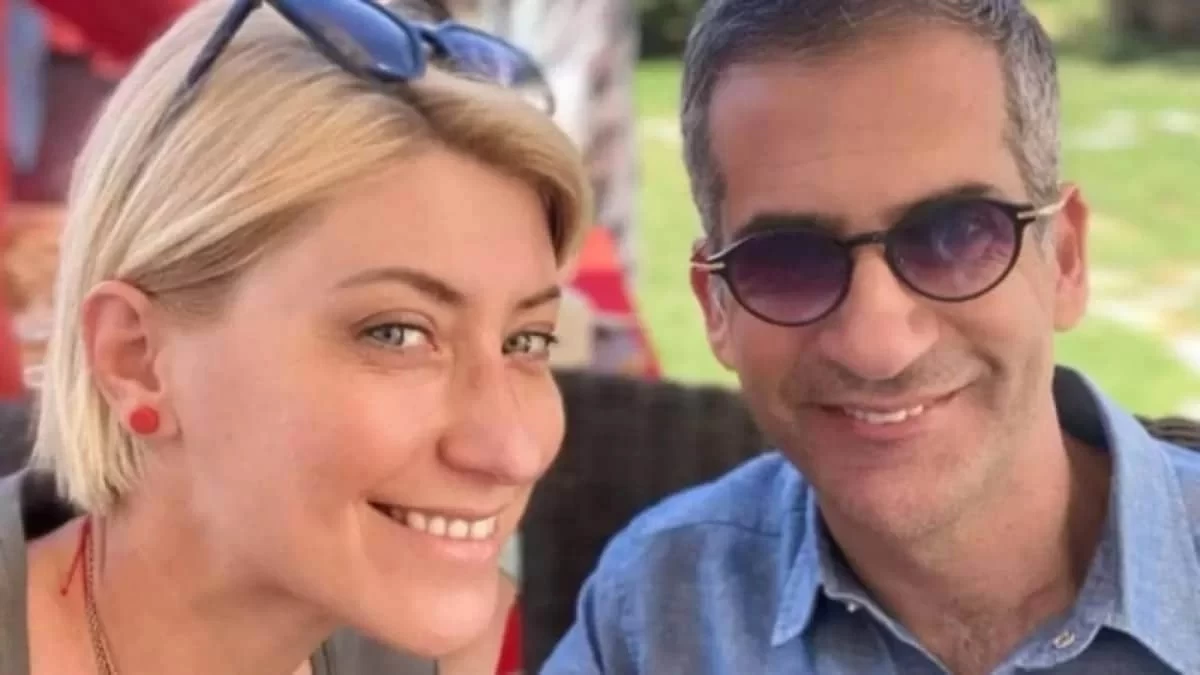 Κώστας Μπακογιάννης - Σία Κοσιώνη: Αυτό είναι το πέτρινο εξοχικό τους στο Καρπενήσι! Η φωτογραφία με τα 4 παιδιά στην αυλή και θέα το βουνό