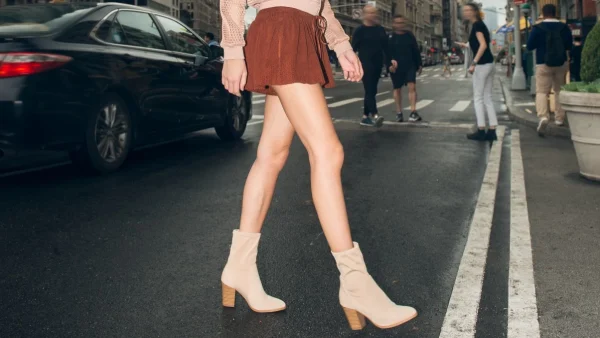 Zara skorts: Η νέα τάση που παίρνει τη θέση των σορτς - 5 κομμάτια με 22,95 ευρώ