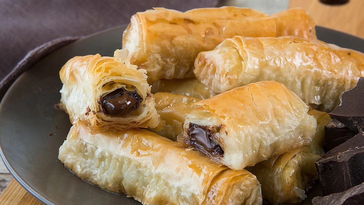 Λιώνουν στο στόμα: Μπουρεκάκια σοκολάτας με φύλλο κρούστας
