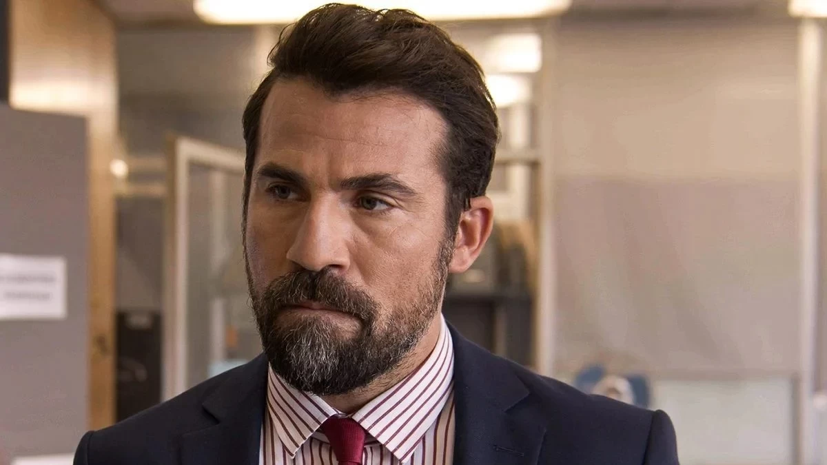 Παγιδευμένοι: Πέταξε το κοστούμι και τις γραβάτες του «Σταύρου» - Το αντίο του Κίμωνα Κουρή μετά το τραγικό του τέλος