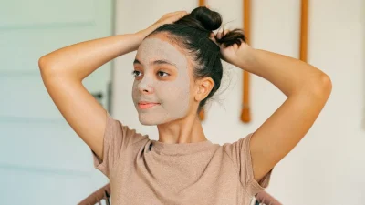 Σπιτική μάσκα προσώπου με φράουλες και μέλι για λαμπερό και καλά ενυδατωμένο πρόσωπο!