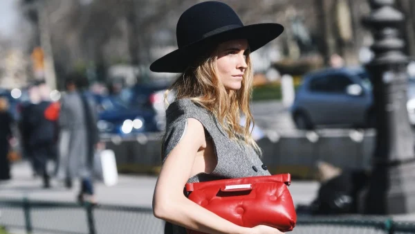 Hailey Bieber & Megan Fox: Η στυλίστριά τους αποκαλύπτει 5 μυστικά στο street style για να τα ακολουθήσεις