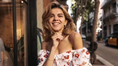 Αυτά είναι τα μοναδικά παπούτσια που μια fashion expert θα έβαζε τώρα στην ντουλάπα της