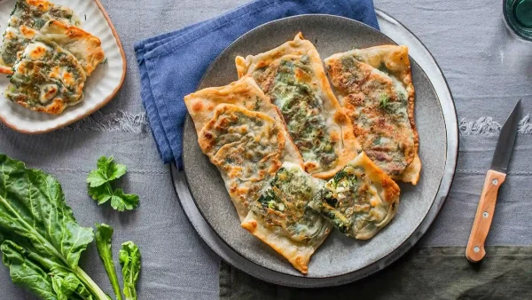 Τσαΐτια: Η παραδοσιακή χορτόπιτα της Λακωνίας - Πώς θα βγει λεπτό το φύλλο χωρίς να σκιστεί