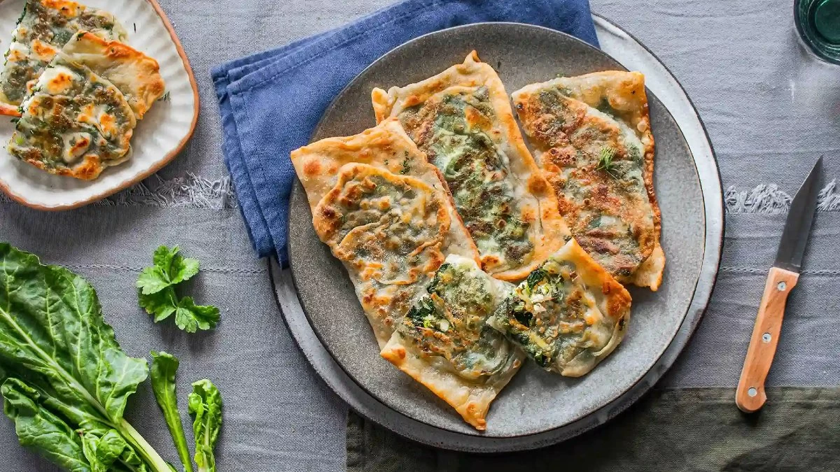 Τσαΐτια: Η παραδοσιακή χορτόπιτα της Λακωνίας - Πώς θα βγει λεπτό το φύλλο χωρίς να σκιστεί