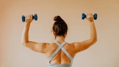 Τα βάρη παχαίνουν τελικά; Μια γυμνάστρια αποκαλύπτει την πραγματική αλήθεια