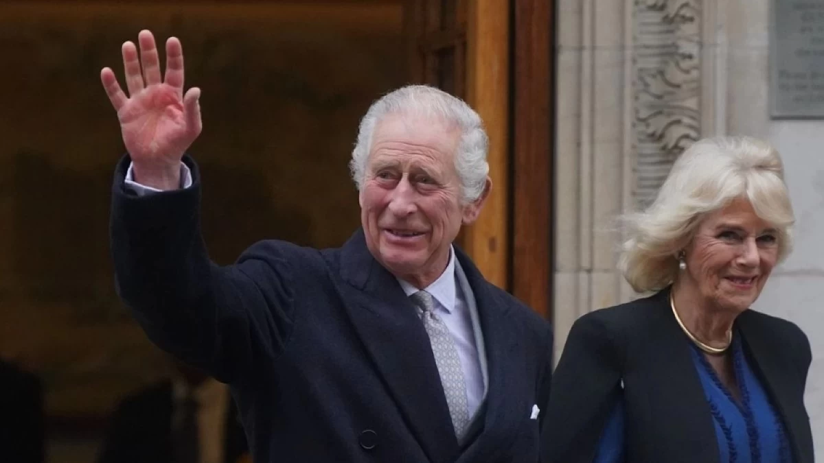 Αυτός είναι ο κρυφός γιος του Βασιλιά Κάρολου και της Καμίλα - Οι φωτογραφίες που δημοσίευσε για να αποδείξει την κληρονομιά του