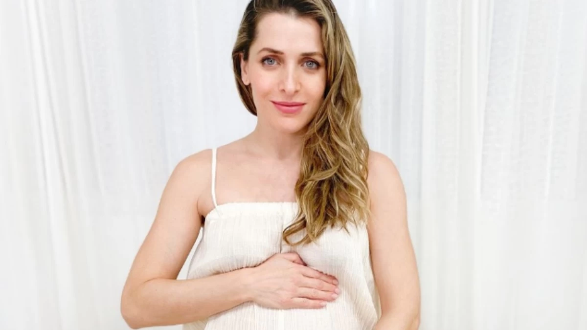 Βασιλική Τρουφάκου: Σε πετρόχτιστη πισίνα με θέα τη θάλασσα - Το πρώτο της μπάνιο σε πολύ προχωρημένη εγκυμοσύνη