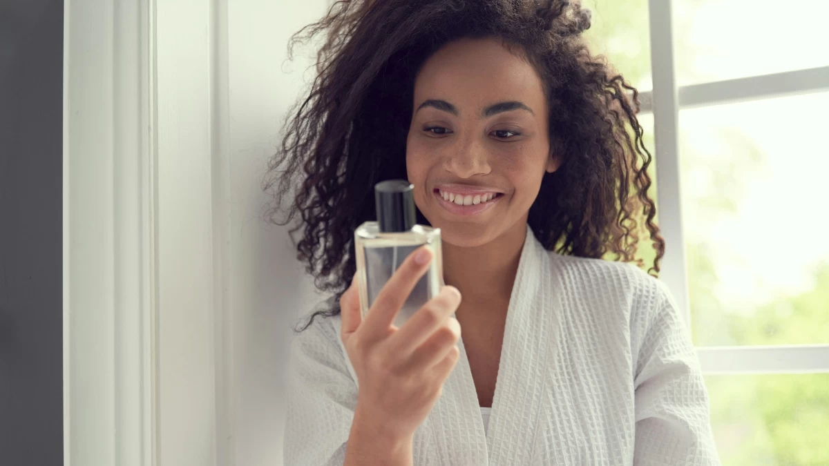 Μήπως το παρακάνεις με το άρωμά σου; Να γιατί πρέπει να σταματήσεις τώρα!