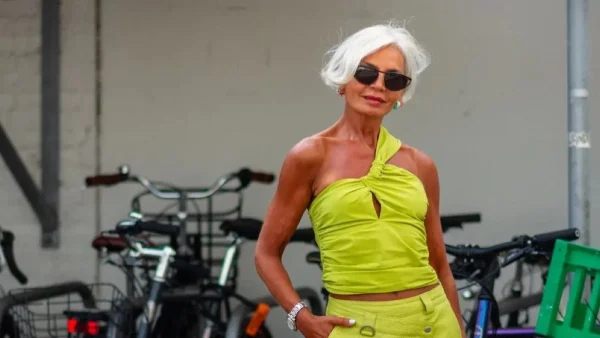 20-60 ετών: Αυτά είναι τα 10 κομμάτια που θα φοράς σε κάθε ηλικία