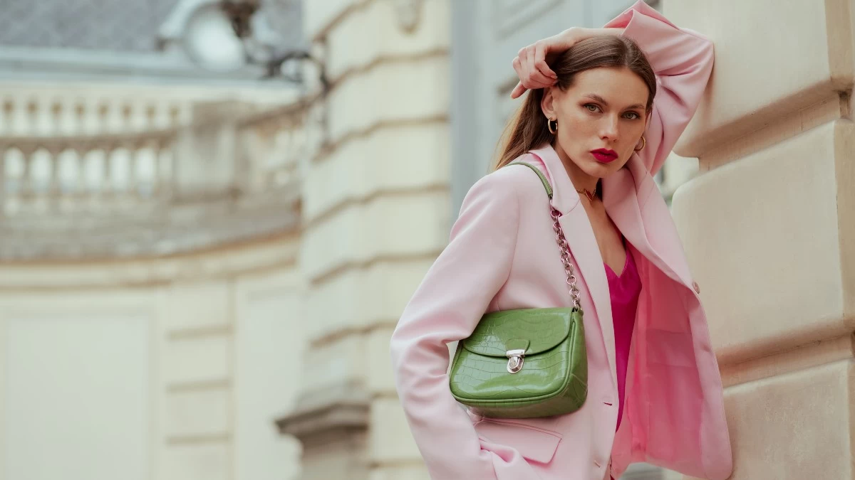 Zara: Σου βρήκα το πιο οικονομικό look για να πας σε γάμο - Φόρεμα & παπούτσια κοστίζουν μόνο 30 ευρώ