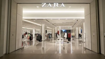 Το ολοκαίνουργιο Zara στον Πύργο του Πειραιά δεν μοιάζει με κανένα άλλο στην Ελλάδα