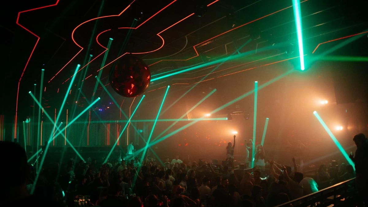 54 Dreamy Nights: Το σημείο αναφοράς της νυχτερινής διασκέδασης στην Κέρκυρα