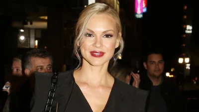 Βίκυ Κάβουρα: Η φωτογραφία αγκαλιά με το μωράκι της στον καναπέ του σπιτιού τους με τον Γιώργο Τζαβέλλα