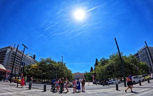 Καυτός ο καιρός σήμερα 23/6 - Θα γεμίσουν οι παραλίες Κυριακάτικα