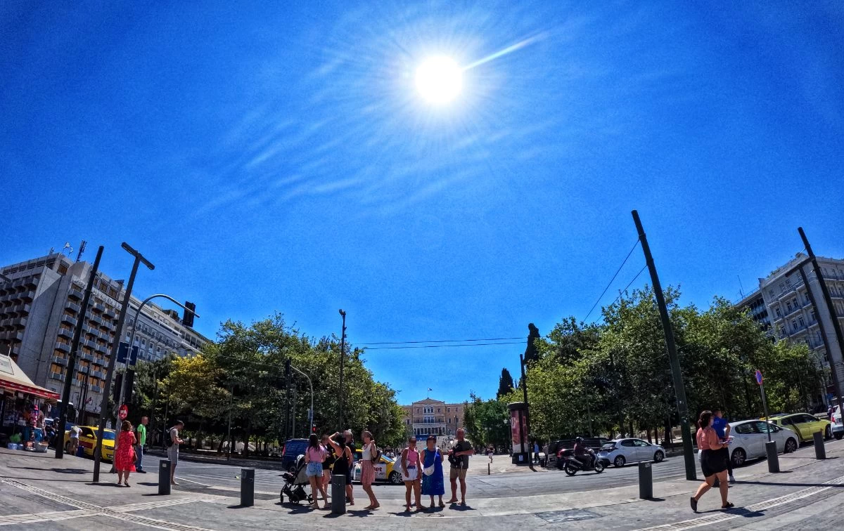 Καυτός ο καιρός σήμερα 23/6 - Θα γεμίσουν οι παραλίες Κυριακάτικα