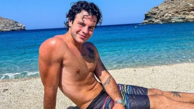 Άγγελος Λάτσιος: Χαλαρώνει σε πισίνα με θέα όλο το Αιγαίο - Αναστάτωση στο instagram κάτω από τη φωτογραφία με το μαγιό του