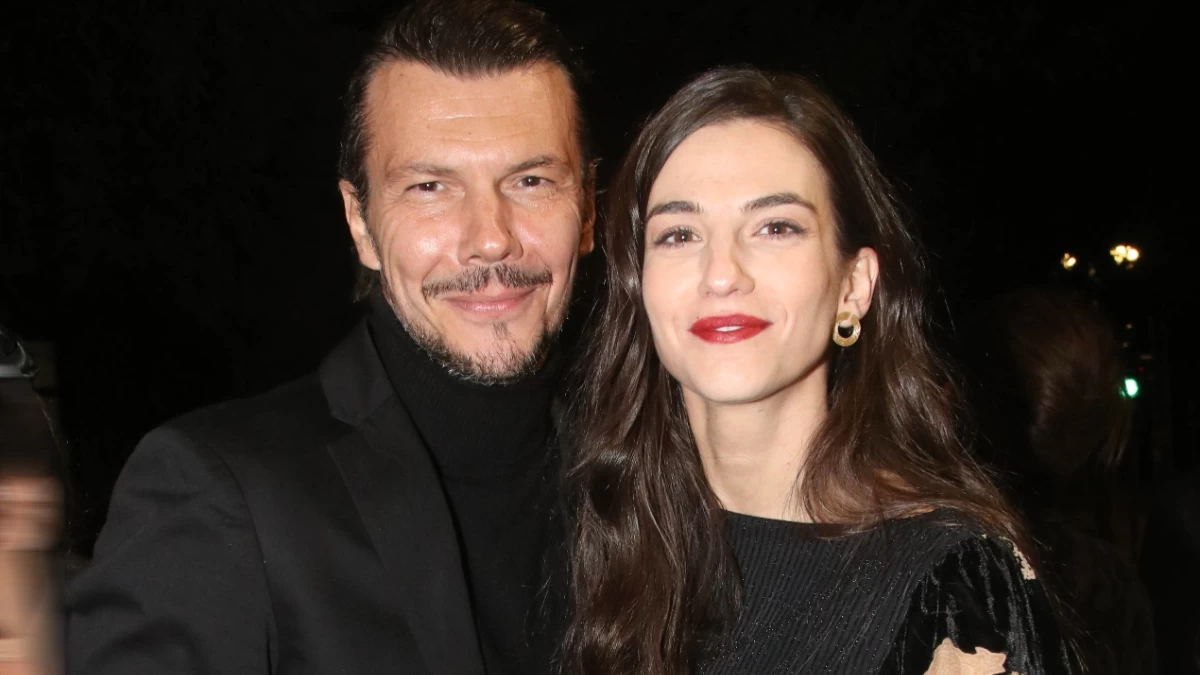 Αναστασία Παντούση: Δημοσίευσε σπάνια φωτογραφία με τον Ιωάννη Παπαζήση - Πιο ερωτευμένοι από ποτέ σε παραλία