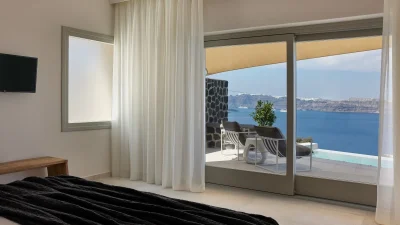 Στο Apanemo Hotel & Suites ζούμε την απόλυτη εμπειρία φιλοξενίας με θέα τη μαγευτική καλντέρα της Σαντορίνης