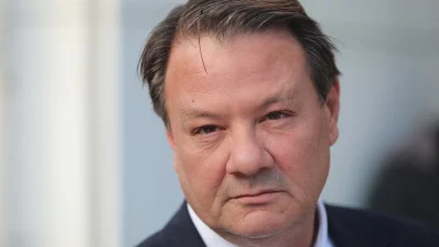 Απόστολος Λύτρας: Σάλος με το βίντεο που κυκλοφορεί στα social media έξω από το δικαστήριο - «Μας κοροϊδεύει μπροστά στα μούτρα μας»